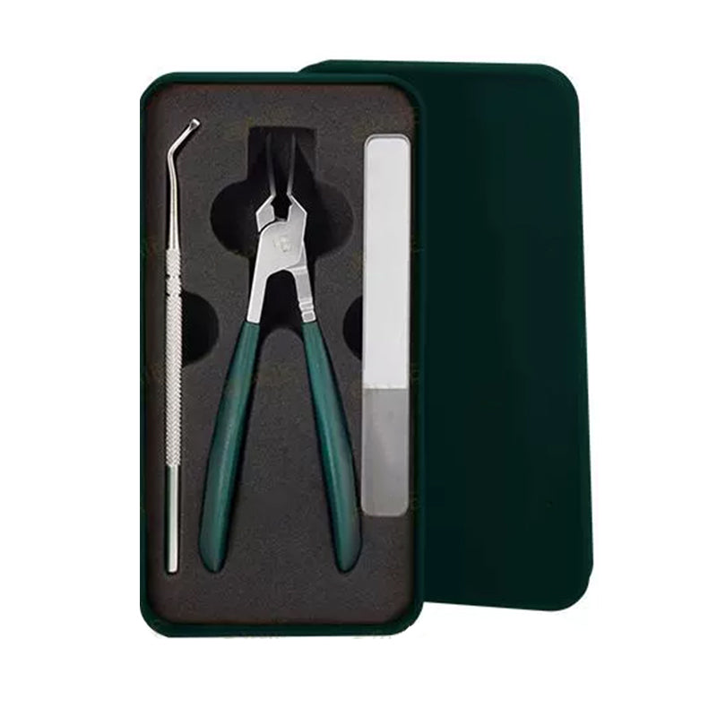 ForKumi anti-splash nail kit with pliers cuticle pusher and nail file in a black storage case