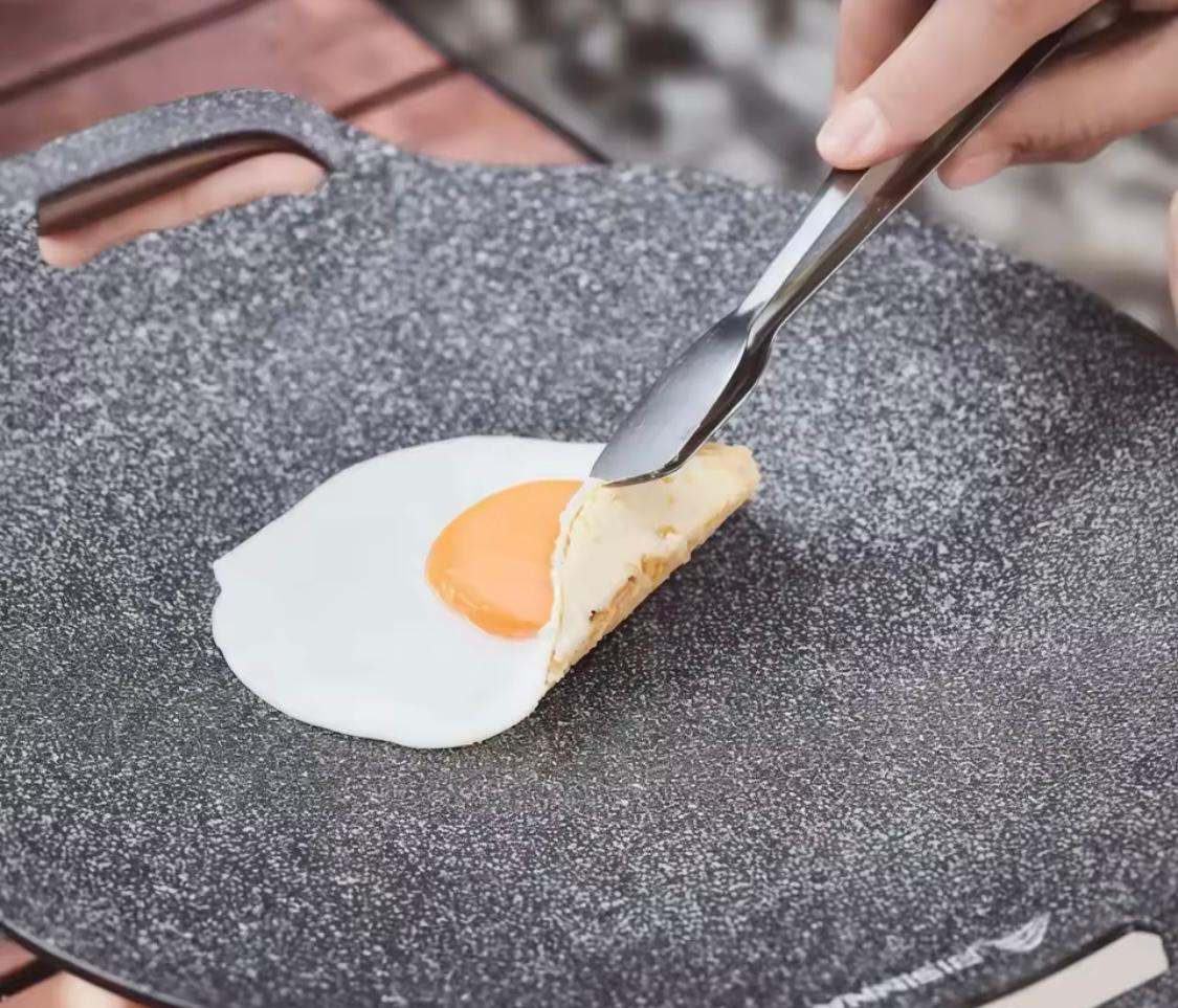 ForKumi 30cm Japanese nonstick skillet cooking a fried egg with a stainless steel spatula
