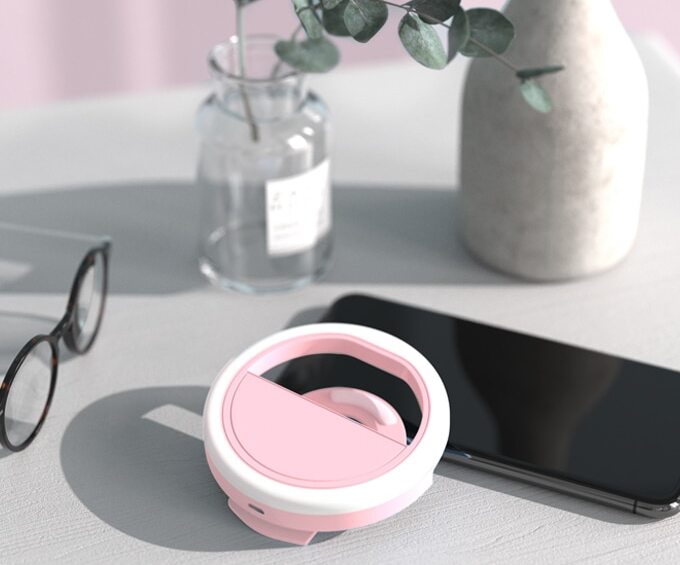 ForKumi pink pro selfie ring light clipped to smartphone for beauty and health lighting