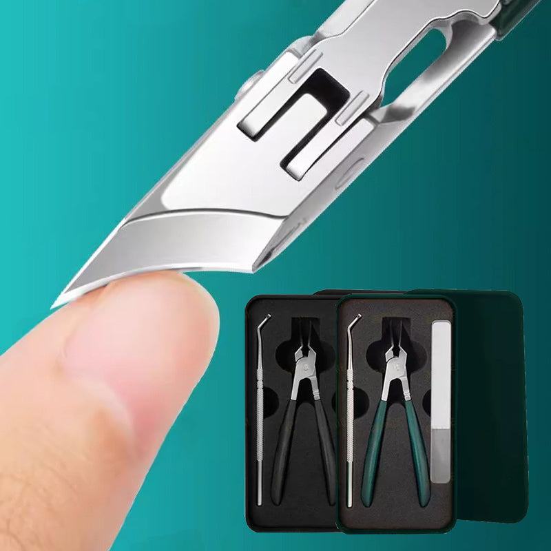 ForKumi anti-splash nail kit with precision nail clippers and grooming tools in black case