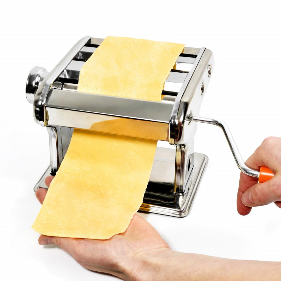 ForKumi stainless steel pasta maker with hand crank rolling out fresh pasta dough sheet